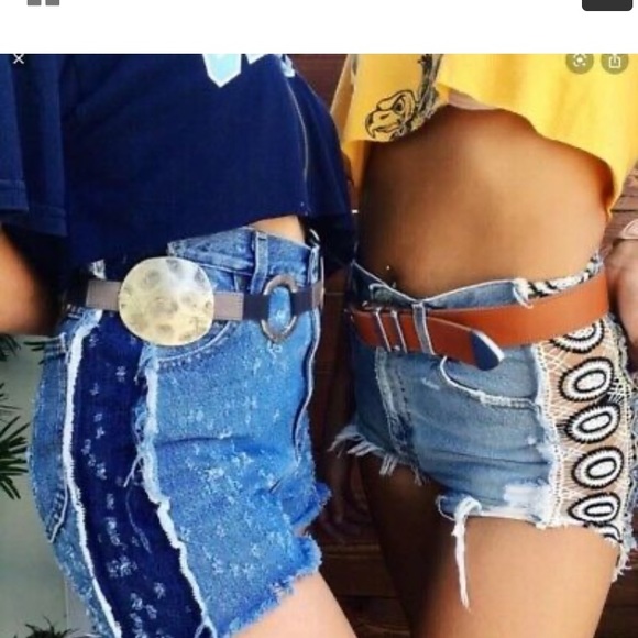 LF Furst of a Kind Distressed Mom Jean Shorts 27 - Picture 4 of 11